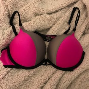 NWOT VS PUSH UP BRA
